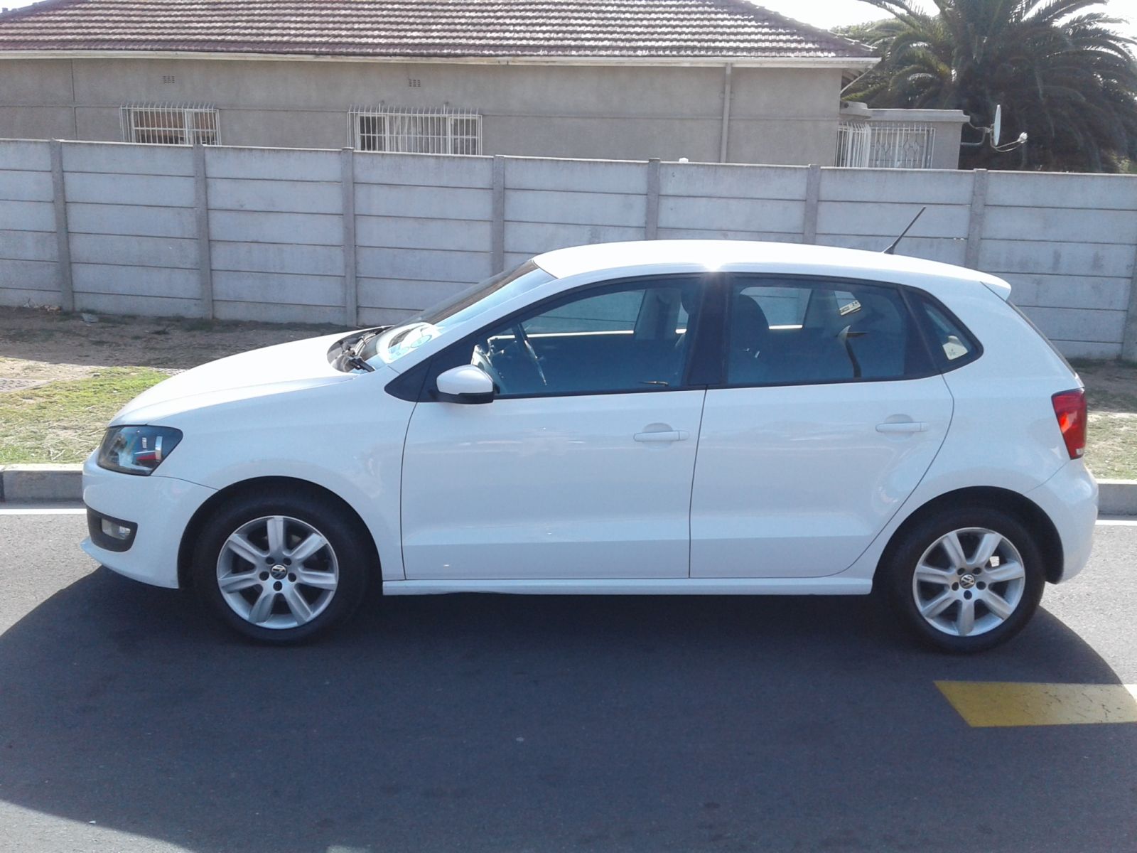 2011 VOLKSWAGEN POLO POLO 1.4 COMFORTLINE 5DR