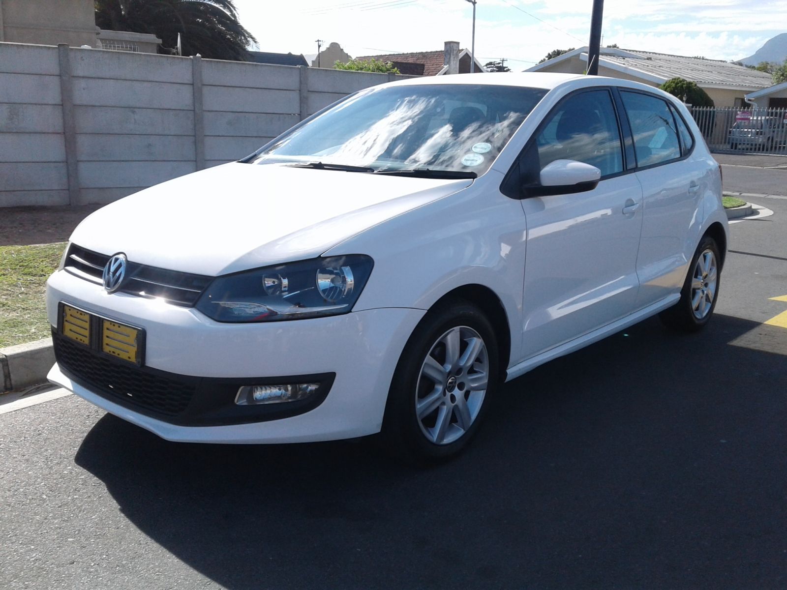 2011 VOLKSWAGEN POLO POLO 1.4 COMFORTLINE 5DR