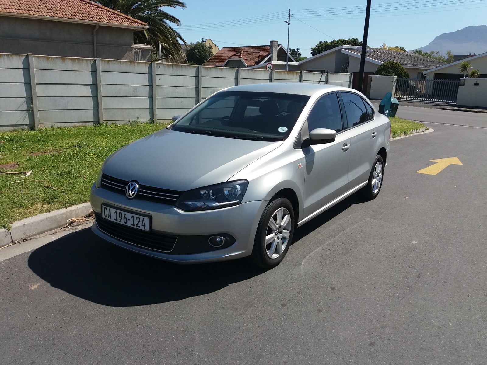 2013 VOLKSWAGEN POLO SEDAN POLO 1.6 TDi COMFORTLINE