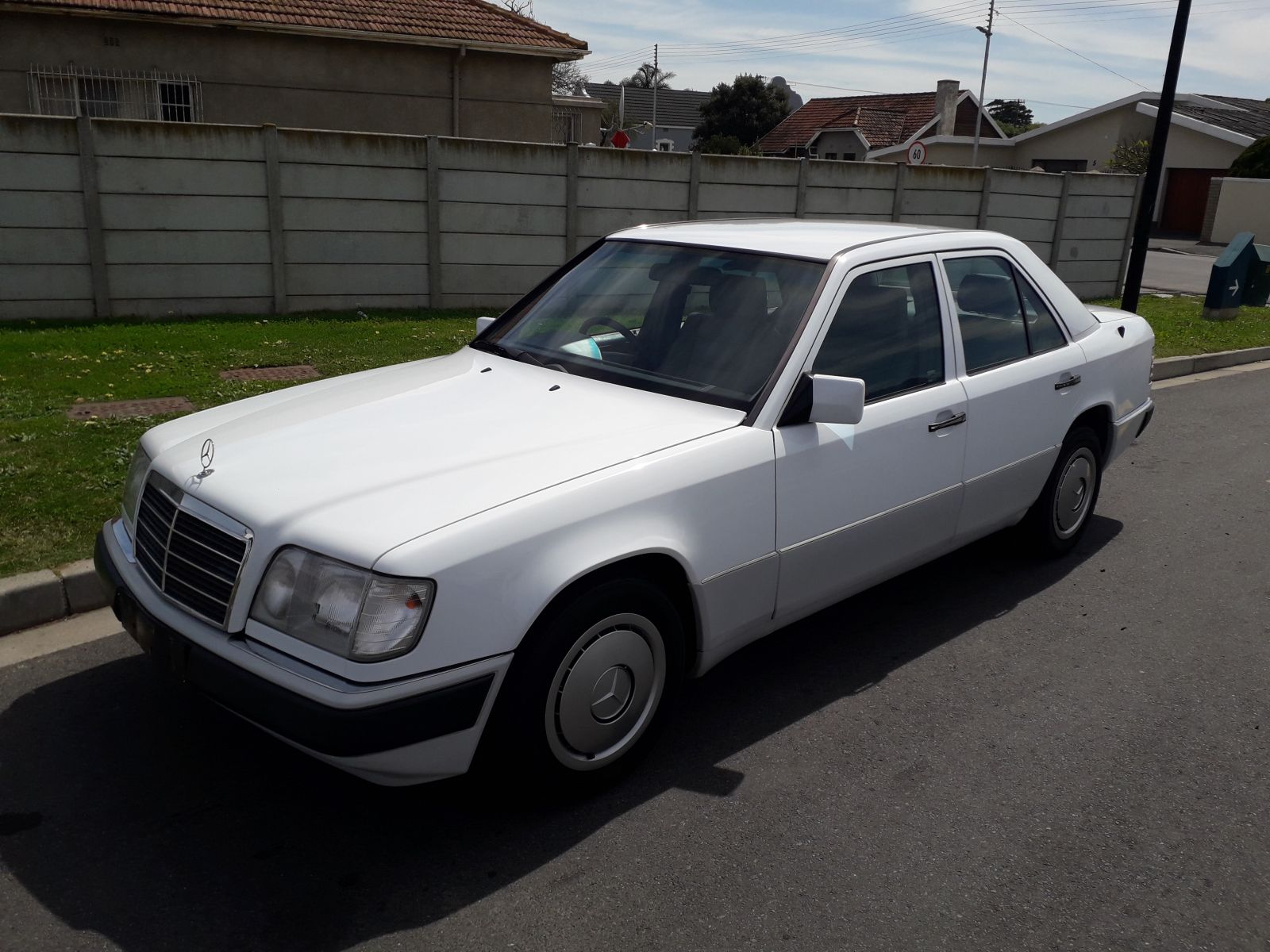 1994 MERCEDES-BENZ 200 E200