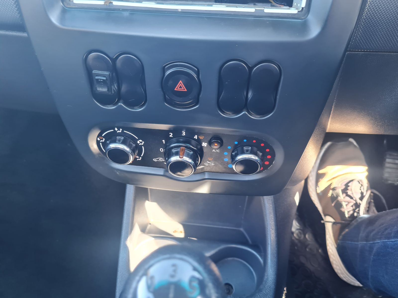 2019 NISSAN NP200 NP200 1.6  A/C SAFETY PACK P/U S/C