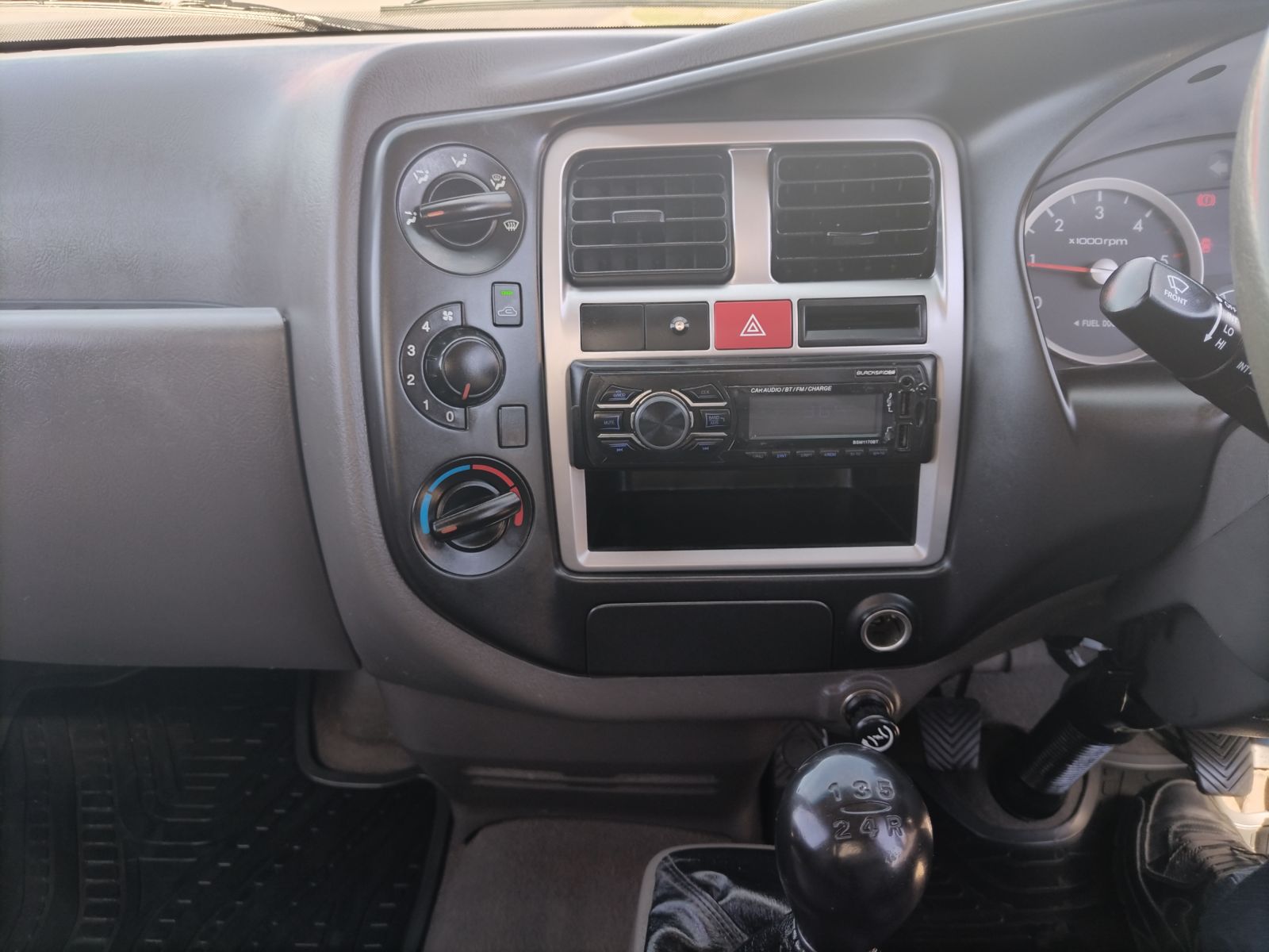 2021 HYUNDAI H100 BAKKIE 2.6D DECK