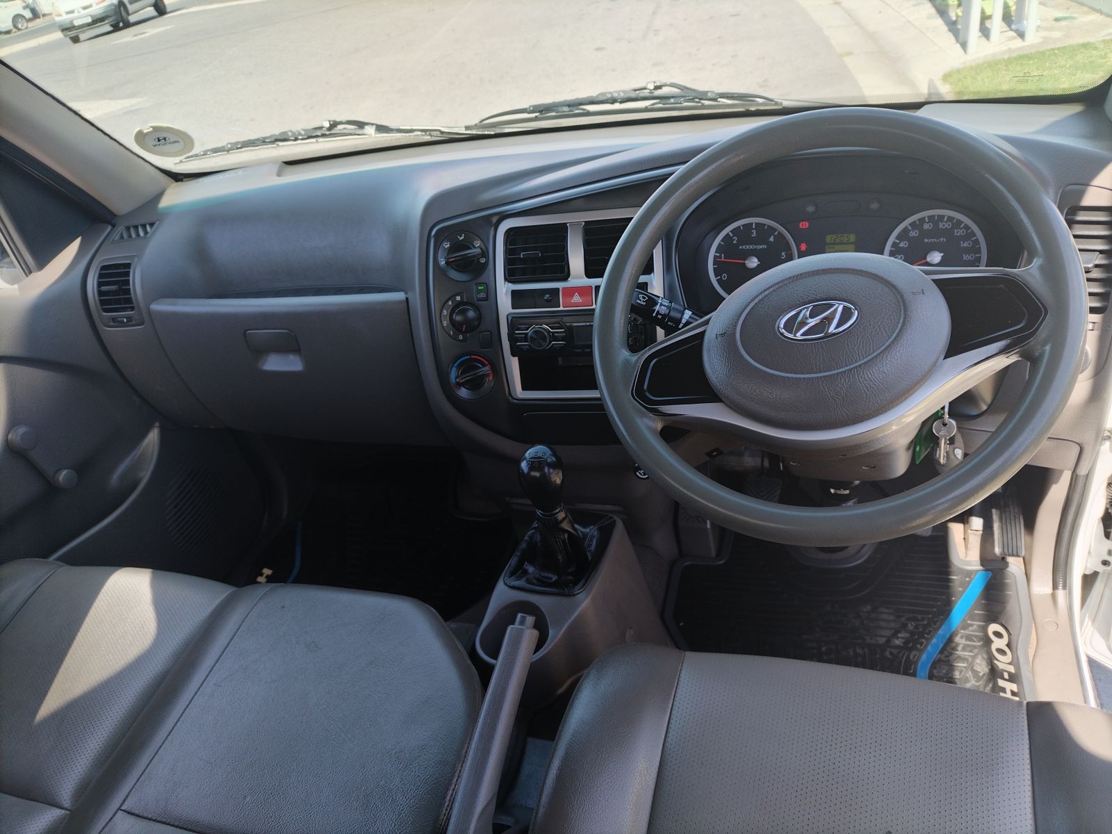 2021 HYUNDAI H100 BAKKIE 2.6D DECK